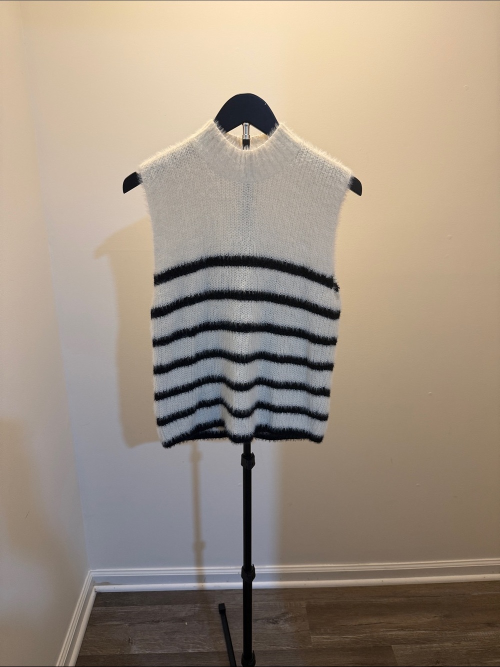 Old Navy White Sleeveless Striped Turtleneck Vest